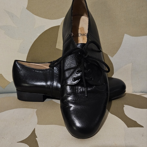 La Duca Other - NWOT La Duca Edward Soft Sole Character Shoe